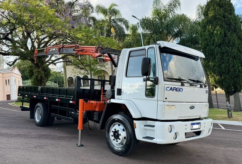 Ford Cargo 1317/ 1317 E T MUNCK 2005/2005 CAMINHÕES & CAMIONETAS PASSO FUNDO / Carros no Vale