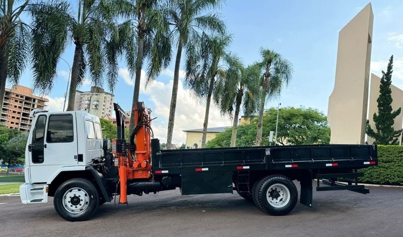 Ford Cargo 1317/ 1317 E T MUNCK 2005/2005 CAMINHÕES & CAMIONETAS PASSO FUNDO / Carros no Vale