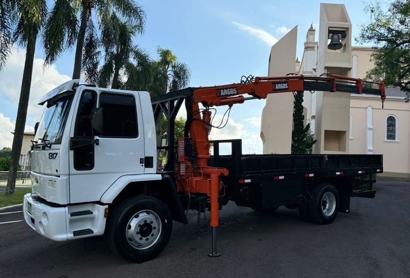 Ford Cargo 1317/ 1317 E T MUNCK 2005/2005 CAMINHÕES & CAMIONETAS PASSO FUNDO / Carros no Vale