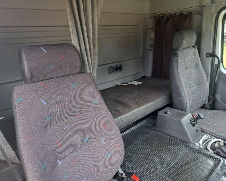 Mercedes-Benz Atego 2425 3-Eixos Leito Baú 2010/2011 CAMINHÕES & CAMIONETAS PASSO FUNDO / Carros no Vale
