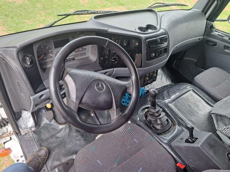 Mercedes-Benz Atego 2425 3-Eixos Leito Baú 2010/2011 CAMINHÕES & CAMIONETAS PASSO FUNDO / Carros no Vale