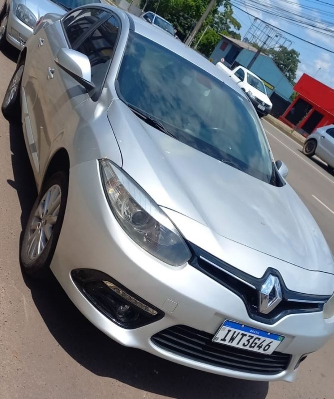 Renault FLUENCE 2.0 DYNAMIQUE 16V FLEX 4P AUTOMÁTICO 2015/2016 CAMINHÕES & CAMIONETAS PASSO FUNDO / Carros no Vale