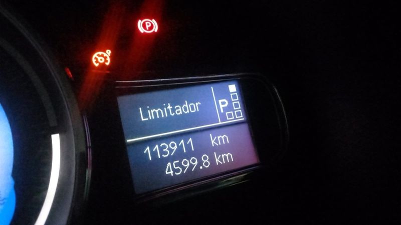 Renault FLUENCE 2.0 DYNAMIQUE 16V FLEX 4P AUTOMÁTICO 2015/2016 CAMINHÕES & CAMIONETAS PASSO FUNDO / Carros no Vale