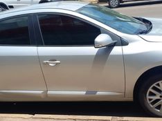 Renault FLUENCE 2.0 DYNAMIQUE 16V FLEX 4P AUTOMÁTICO 2015/2016 CAMINHÕES & CAMIONETAS PASSO FUNDO / Carros no Vale
