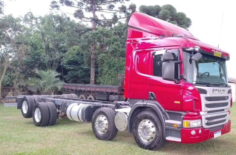 Scania P 310 P-310 B 8×2 Chassi 2013/2014 CAMINHÕES & CAMIONETAS PASSO FUNDO / Carros no Vale