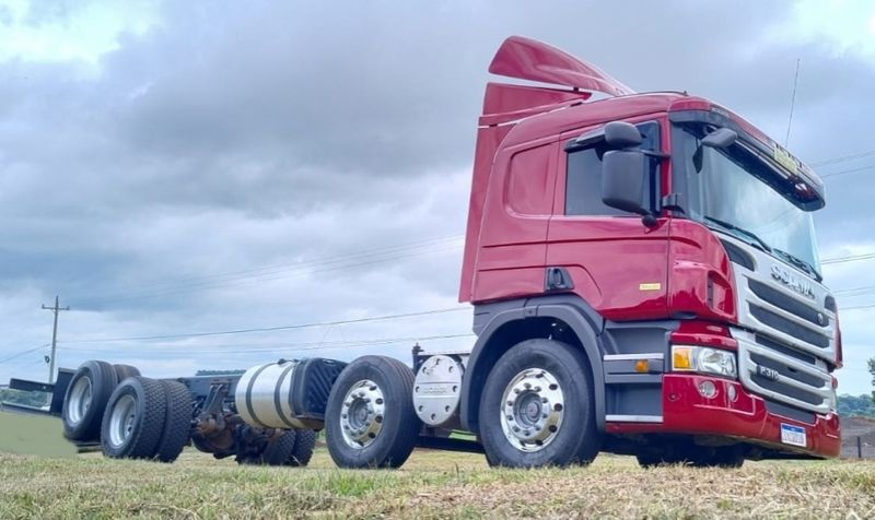 Scania P 310 P-310 B 8×2 Chassi 2013/2014 CAMINHÕES & CAMIONETAS PASSO FUNDO / Carros no Vale