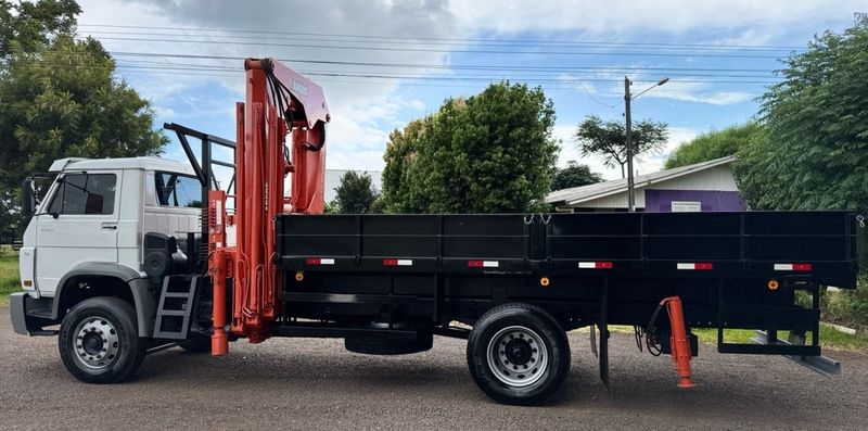 Volkswagen 17180 17-180 Worker E-3 Munck 23,5 Ton. 2011/2011 CAMINHÕES & CAMIONETAS PASSO FUNDO / Carros no Vale