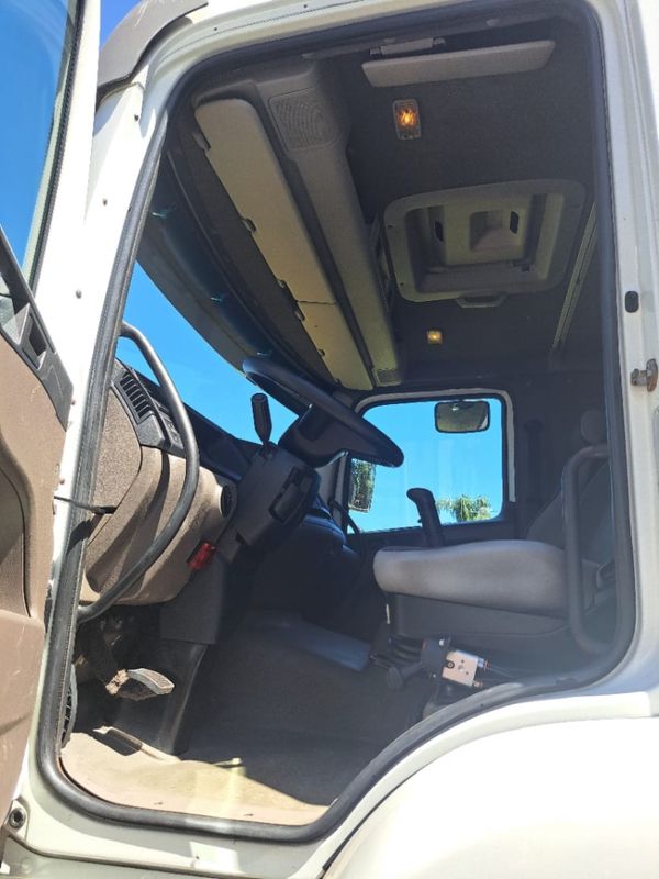 Volkswagen 24-280 CRM 6X2 VW 24-280 E Constel 6×2 2p Munck 2015/2015 CAMINHÕES & CAMIONETAS PASSO FUNDO / Carros no Vale