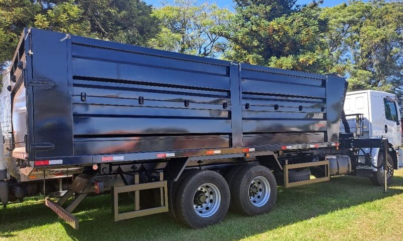 Volkswagen 24-280 CRM 6X2 VW 24-280 E Constel 6×2 2p Munck 2015/2015 CAMINHÕES & CAMIONETAS PASSO FUNDO / Carros no Vale