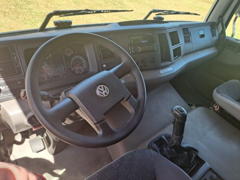 Volkswagen 24-280 CRM 6X2 VW 24-280 E Constel 6×2 2p Munck 2015/2015 CAMINHÕES & CAMIONETAS PASSO FUNDO / Carros no Vale