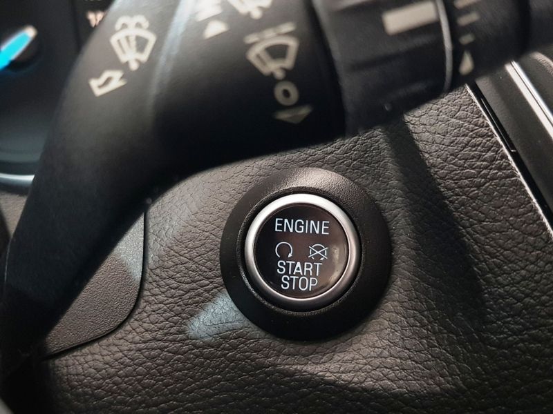 Ford FOCUS 2.0 TITANIUM FASTBACK 16V FLEX 4P POWERSHIFT 2015/2016 ADVANT AUTOMÓVEIS CAXIAS DO SUL / Carros no Vale