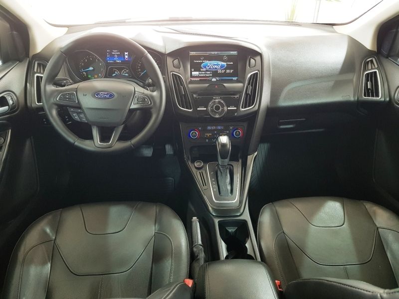 Ford FOCUS 2.0 TITANIUM FASTBACK 16V FLEX 4P POWERSHIFT 2015/2016 ADVANT AUTOMÓVEIS CAXIAS DO SUL / Carros no Vale