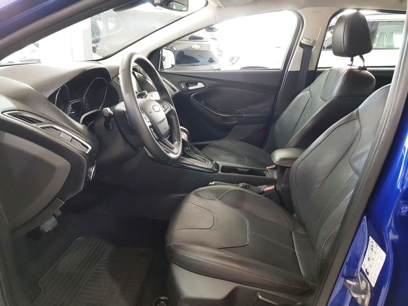 Ford FOCUS 2.0 TITANIUM FASTBACK 16V FLEX 4P POWERSHIFT 2015/2016 ADVANT AUTOMÓVEIS CAXIAS DO SUL / Carros no Vale