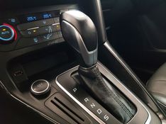 Ford FOCUS 2.0 TITANIUM FASTBACK 16V FLEX 4P POWERSHIFT 2015/2016 ADVANT AUTOMÓVEIS CAXIAS DO SUL / Carros no Vale