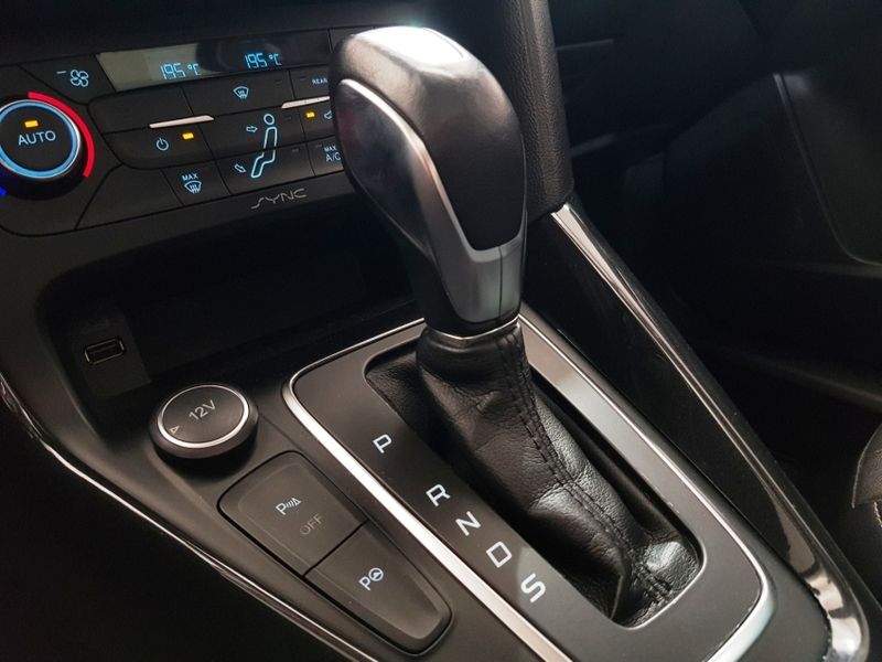 Ford FOCUS 2.0 TITANIUM PLUS 16V FLEX 4P POWERSHIFT 2016/2017 ADVANT AUTOMÓVEIS CAXIAS DO SUL / Carros no Vale