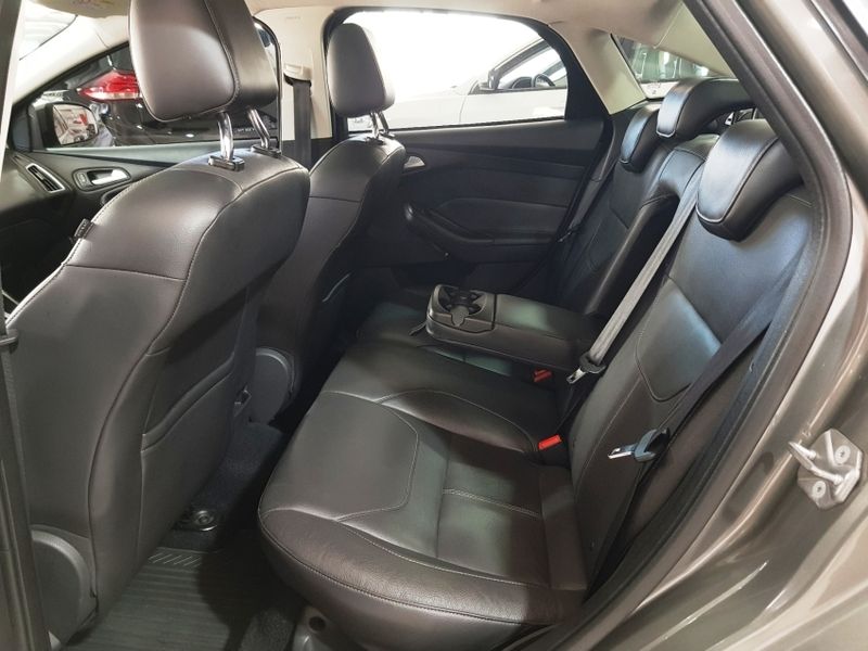 Ford FOCUS 2.0 TITANIUM PLUS 16V FLEX 4P POWERSHIFT 2016/2017 ADVANT AUTOMÓVEIS CAXIAS DO SUL / Carros no Vale