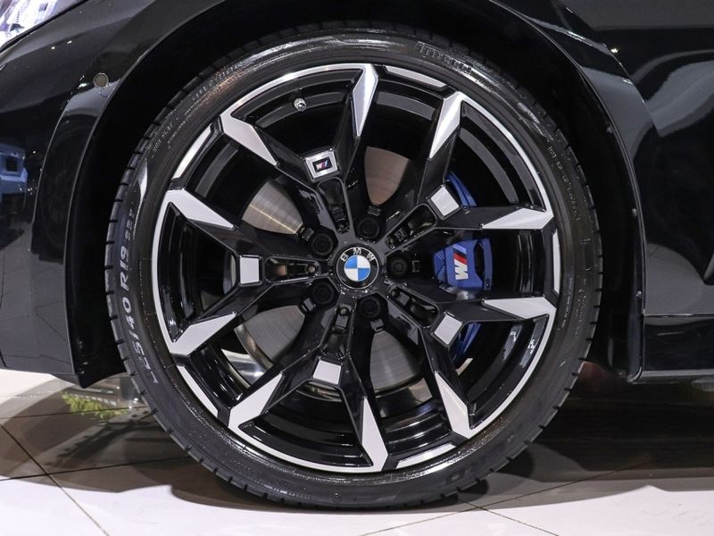 BMW 320i 2.0 16V TURBO FLEX M SPORT AUTOMÁTICO 2024/2025 VIA BELLA VEÍCULOS ESPECIAIS CAXIAS DO SUL / Carros no Vale