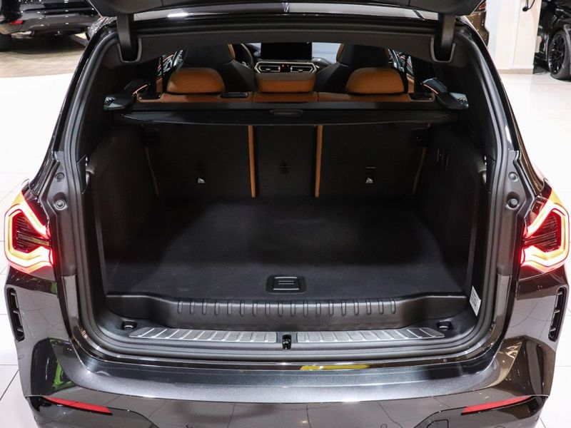 BMW X3 3.0 TWINPOWER GASOLINA M40I STEPTRONIC 2022/2023 VIA BELLA VEÍCULOS ESPECIAIS CAXIAS DO SUL / Carros no Vale