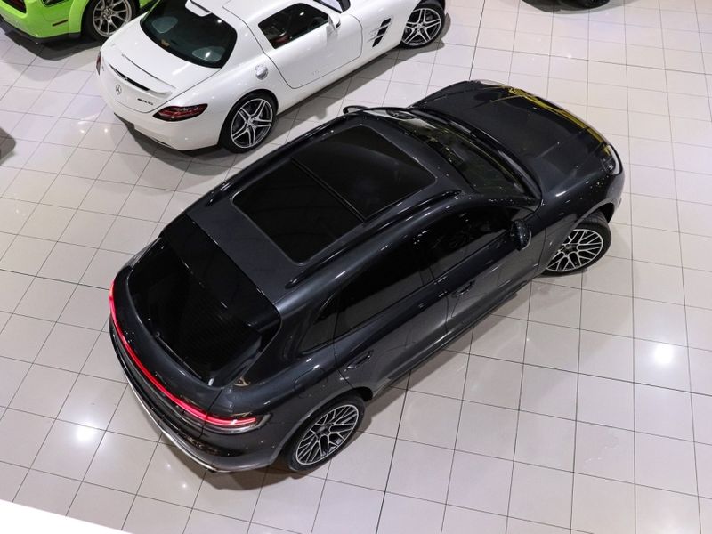 Porsche MACAN 2.0 16V GASOLINA 4P AUTOMÁTICO 2021/2021 VIA BELLA VEÍCULOS ESPECIAIS CAXIAS DO SUL / Carros no Vale