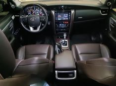 Toyota HILUX SW4 SRX 2.8 2017 HÉLIO AUTOMÓVEIS LAJEADO / Carros no Vale