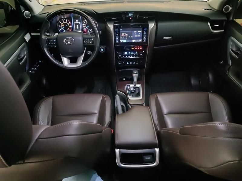 Toyota HILUX SW4 SRX 2.8 2017 HÉLIO AUTOMÓVEIS LAJEADO / Carros no Vale