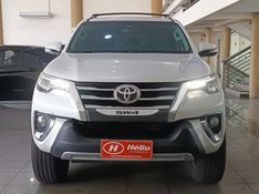 Toyota HILUX SW4 SRX 2.8 2017 HÉLIO AUTOMÓVEIS LAJEADO / Carros no Vale