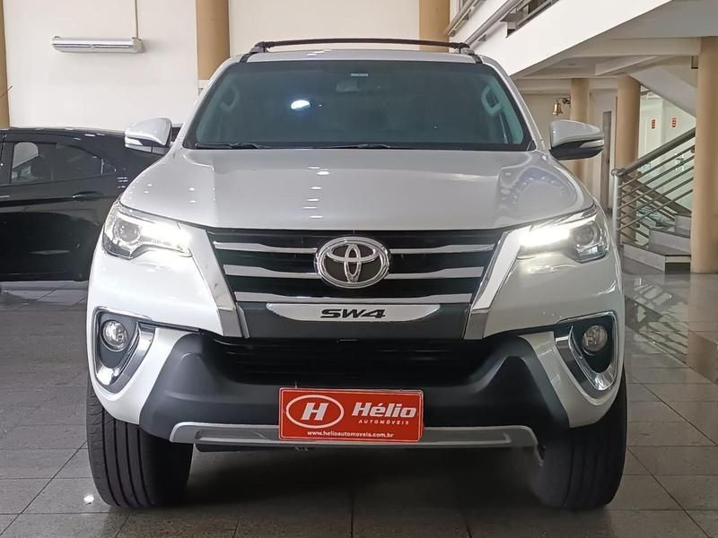 Toyota HILUX SW4 SRX 2.8 2017 HÉLIO AUTOMÓVEIS LAJEADO / Carros no Vale