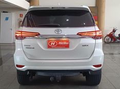 Toyota HILUX SW4 SRX 2.8 2017 HÉLIO AUTOMÓVEIS LAJEADO / Carros no Vale