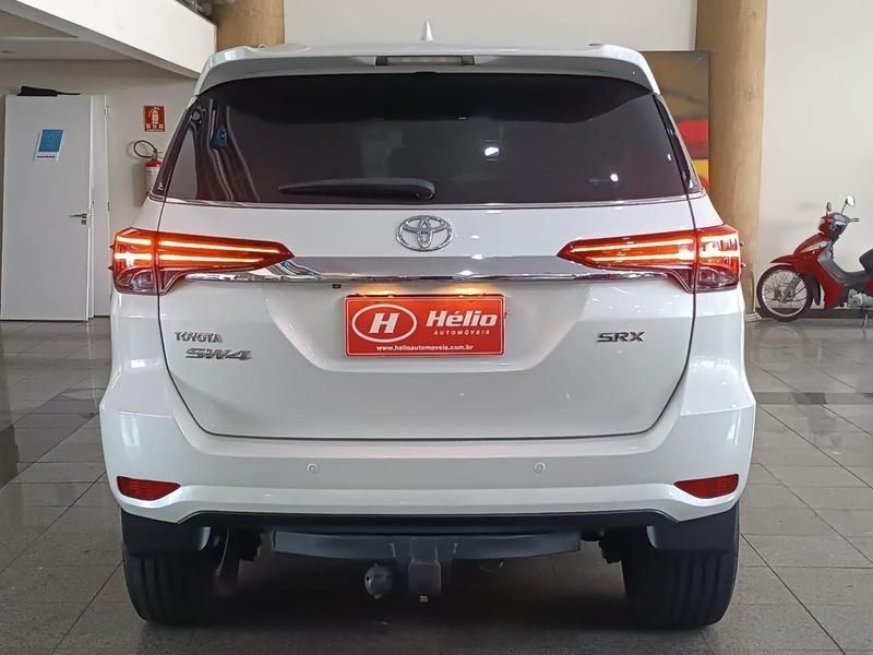 Toyota HILUX SW4 SRX 2.8 2017 HÉLIO AUTOMÓVEIS LAJEADO / Carros no Vale