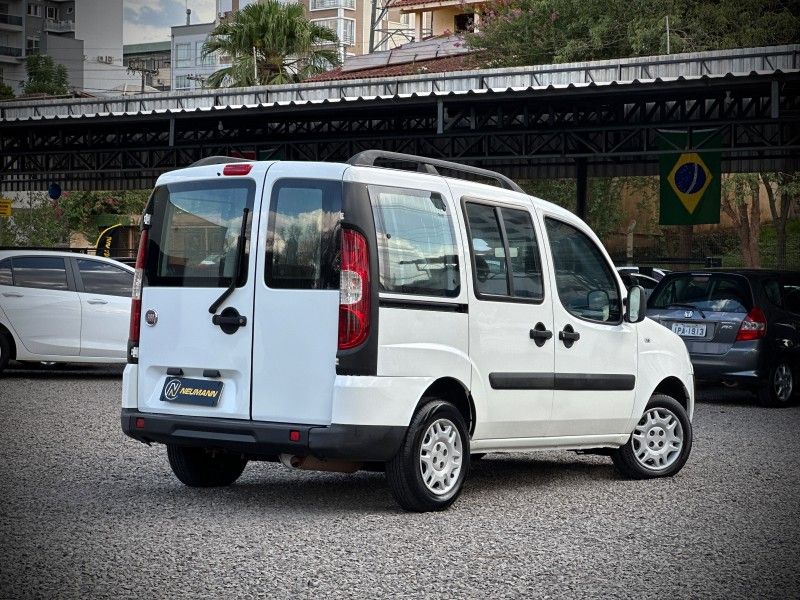 Fiat DOBLO ESSENCE 1.8 16V 2013 NEUMANN VEÍCULOS ARROIO DO MEIO / Carros no Vale