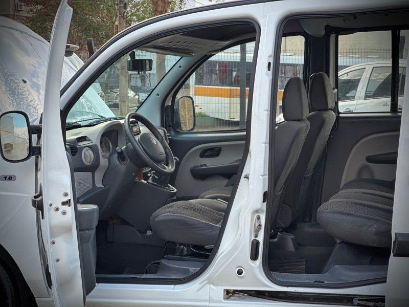 Fiat DOBLO ESSENCE 1.8 16V 2013 NEUMANN VEÍCULOS ARROIO DO MEIO / Carros no Vale