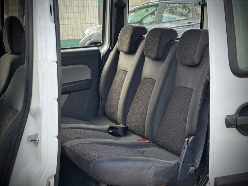 Fiat DOBLO ESSENCE 1.8 16V 2013 NEUMANN VEÍCULOS ARROIO DO MEIO / Carros no Vale