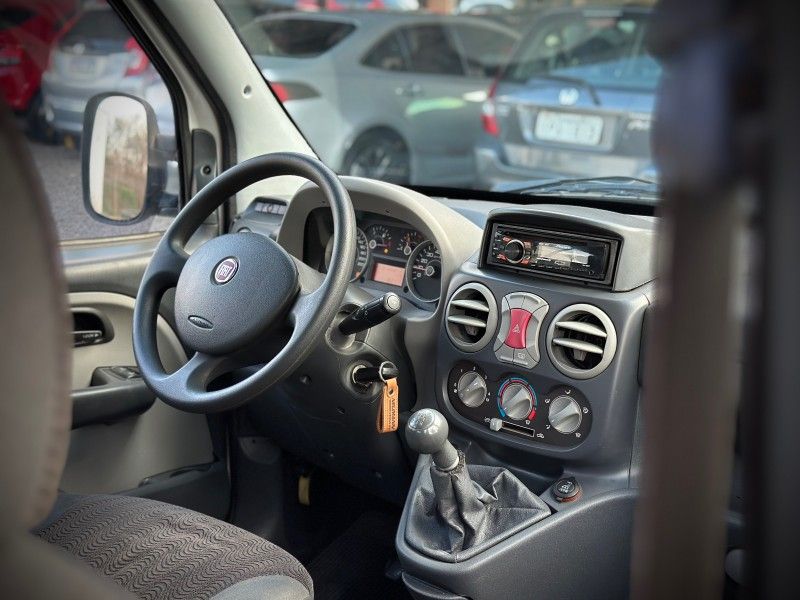 Fiat DOBLO ESSENCE 1.8 16V 2013 NEUMANN VEÍCULOS ARROIO DO MEIO / Carros no Vale