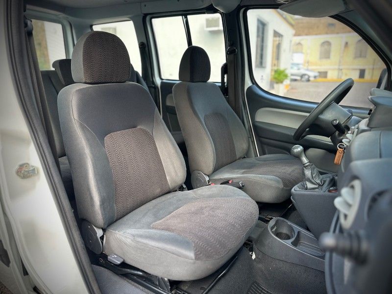 Fiat DOBLO ESSENCE 1.8 16V 2013 NEUMANN VEÍCULOS ARROIO DO MEIO / Carros no Vale