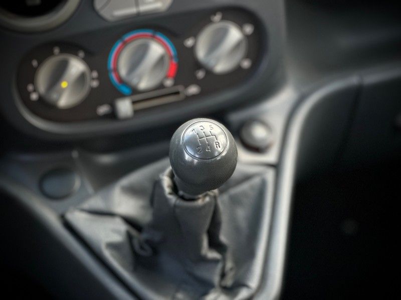 Fiat DOBLO ESSENCE 1.8 16V 2013 NEUMANN VEÍCULOS ARROIO DO MEIO / Carros no Vale