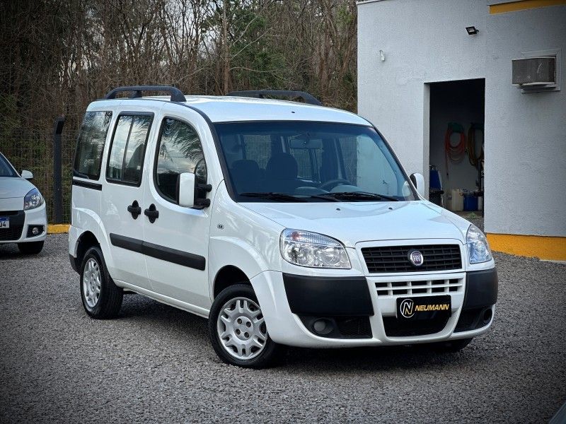 Fiat DOBLO ESSENCE 1.8 16V 2013 NEUMANN VEÍCULOS ARROIO DO MEIO / Carros no Vale