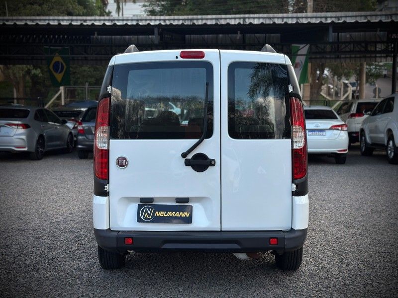 Fiat DOBLO ESSENCE 1.8 16V 2013 NEUMANN VEÍCULOS ARROIO DO MEIO / Carros no Vale