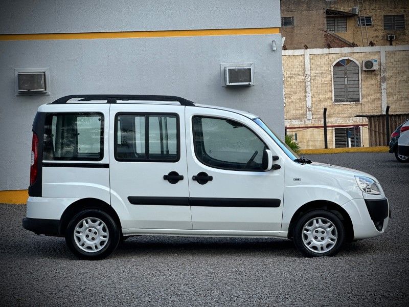 Fiat DOBLO ESSENCE 1.8 16V 2013 NEUMANN VEÍCULOS ARROIO DO MEIO / Carros no Vale