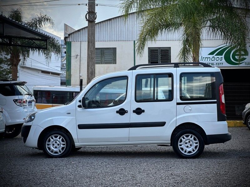 Fiat DOBLO ESSENCE 1.8 16V 2013 NEUMANN VEÍCULOS ARROIO DO MEIO / Carros no Vale