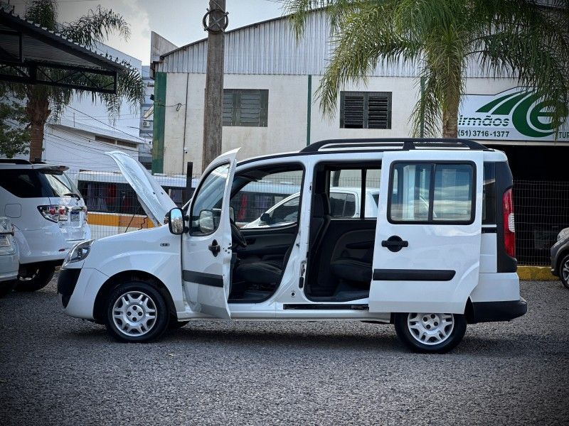 Fiat DOBLO ESSENCE 1.8 16V 2013 NEUMANN VEÍCULOS ARROIO DO MEIO / Carros no Vale