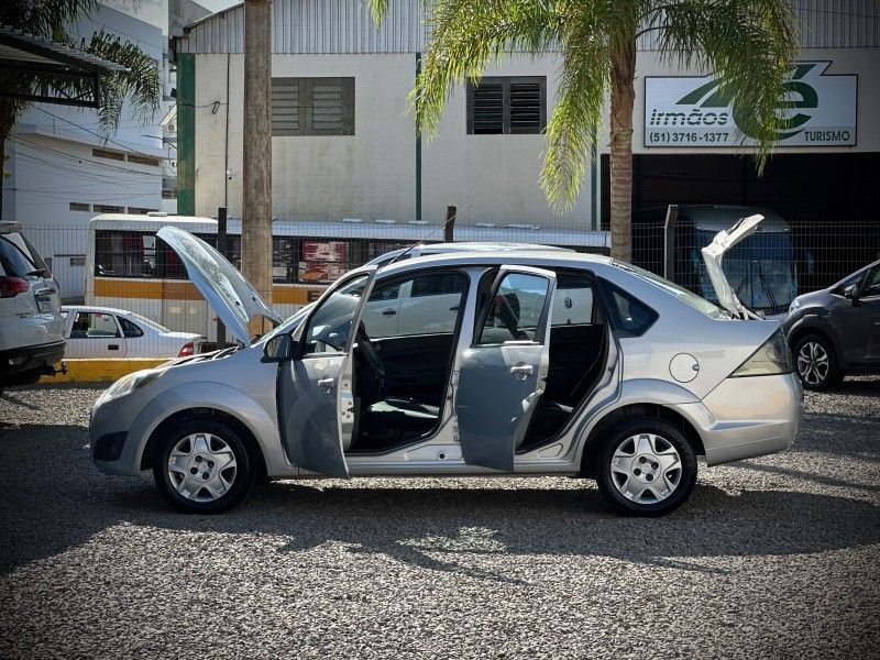 Ford FIESTA SEDAN CLASS 1.6 16V 2013 NEUMANN VEÍCULOS ARROIO DO MEIO / Carros no Vale