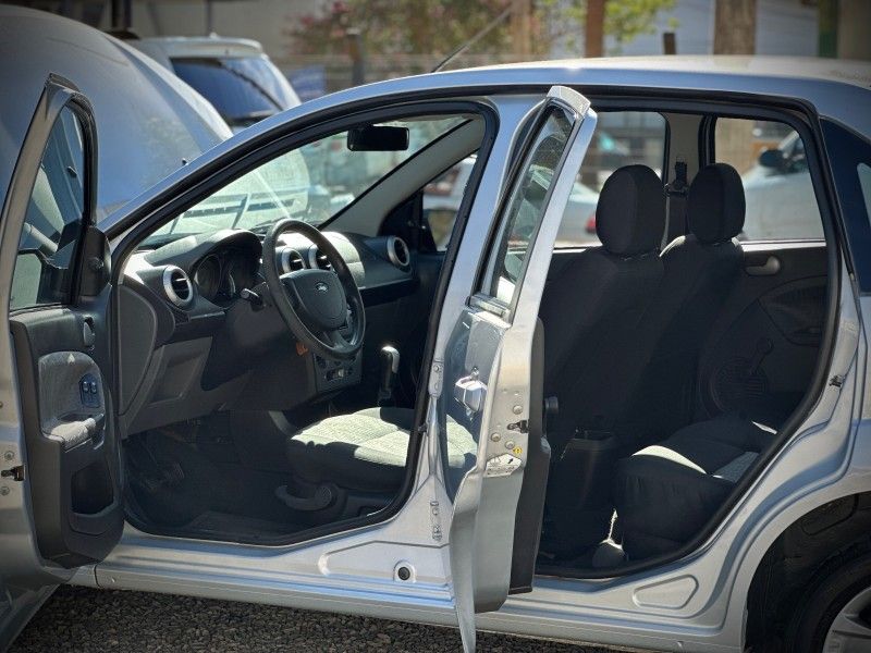 Ford FIESTA SEDAN CLASS 1.6 16V 2013 NEUMANN VEÍCULOS ARROIO DO MEIO / Carros no Vale