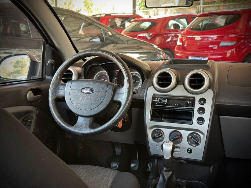 Ford FIESTA SEDAN CLASS 1.6 16V 2013 NEUMANN VEÍCULOS ARROIO DO MEIO / Carros no Vale