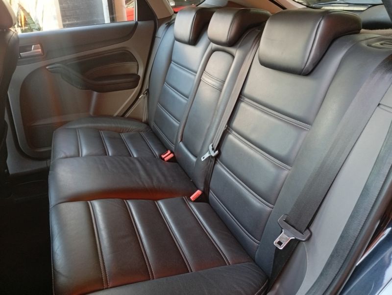 Ford FOCUS 2.0 GLX 16V FLEX 4P AUTOMÁTICO 2013/2013 VINTAGE VEÍCULOS CAXIAS DO SUL / Carros no Vale