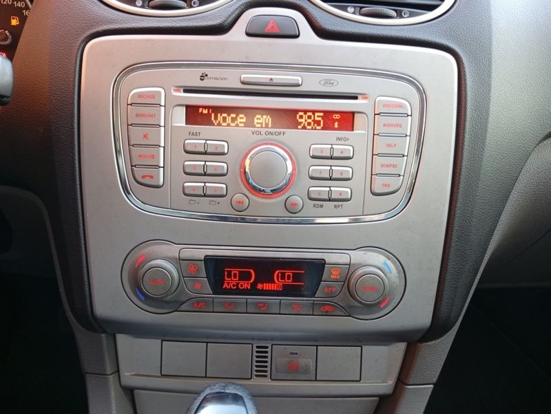 Ford FOCUS 2.0 GLX 16V FLEX 4P AUTOMÁTICO 2013/2013 VINTAGE VEÍCULOS CAXIAS DO SUL / Carros no Vale