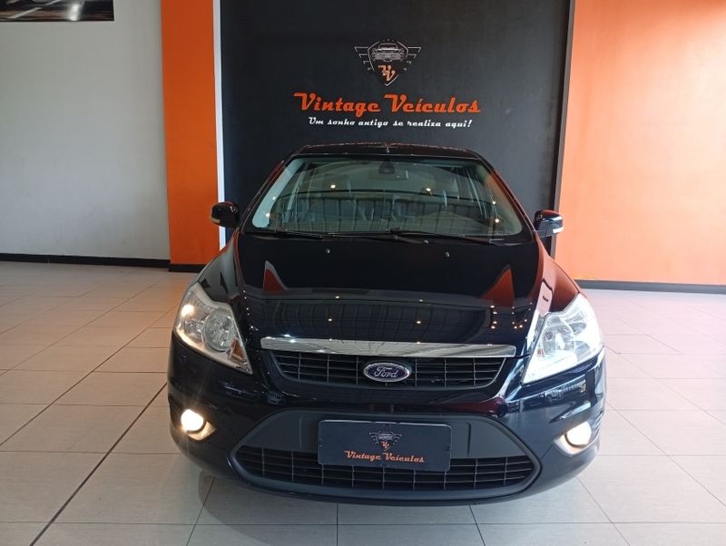 Ford FOCUS 2.0 GLX 16V FLEX 4P AUTOMÁTICO 2013/2013 VINTAGE VEÍCULOS CAXIAS DO SUL / Carros no Vale