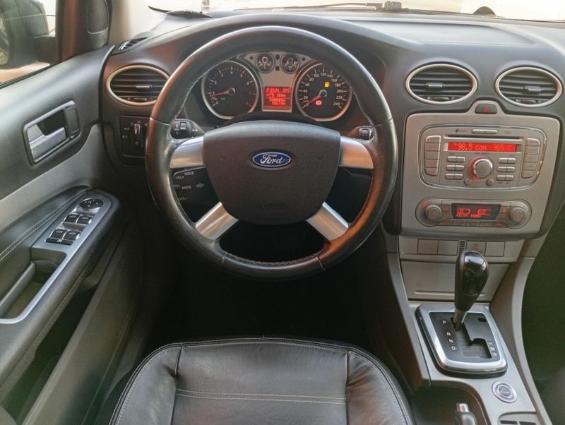Ford FOCUS 2.0 GLX 16V FLEX 4P AUTOMÁTICO 2013/2013 VINTAGE VEÍCULOS CAXIAS DO SUL / Carros no Vale