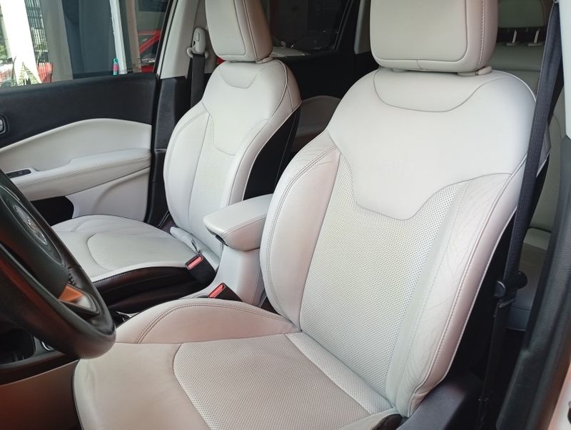 JEEP COMPASS 2.0 16V FLEX LONGITUDE AUTOMÁTICO 2018/2018 VINTAGE VEÍCULOS CAXIAS DO SUL / Carros no Vale