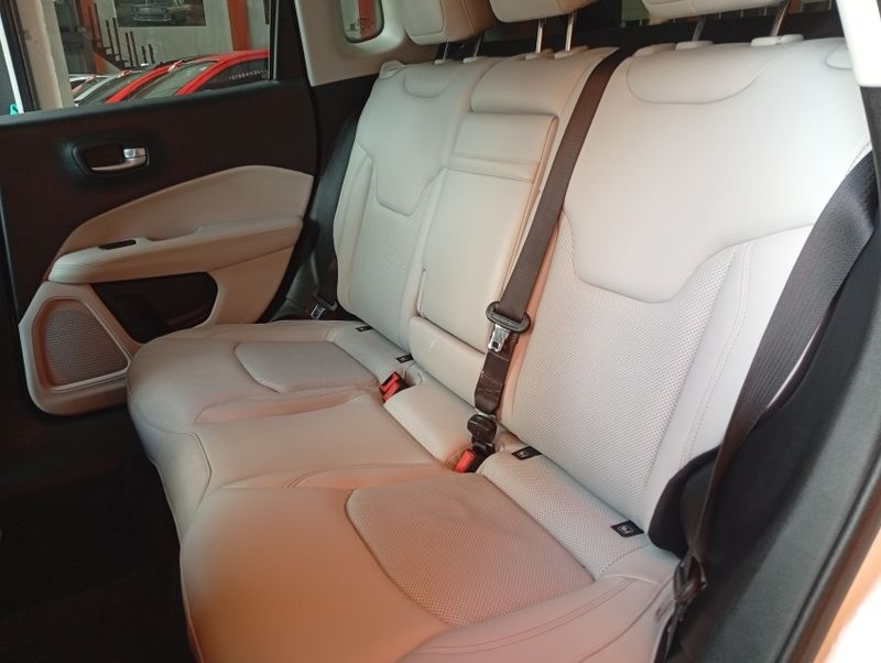 JEEP COMPASS 2.0 16V FLEX LONGITUDE AUTOMÁTICO 2018/2018 VINTAGE VEÍCULOS CAXIAS DO SUL / Carros no Vale