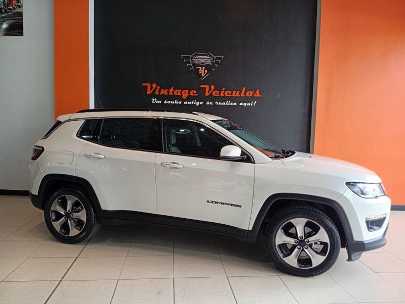 JEEP COMPASS 2.0 16V FLEX LONGITUDE AUTOMÁTICO 2018/2018 VINTAGE VEÍCULOS CAXIAS DO SUL / Carros no Vale